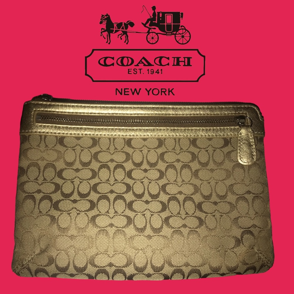 🔥sale🔥COACH Authentic Oversized Wristlet 🌟